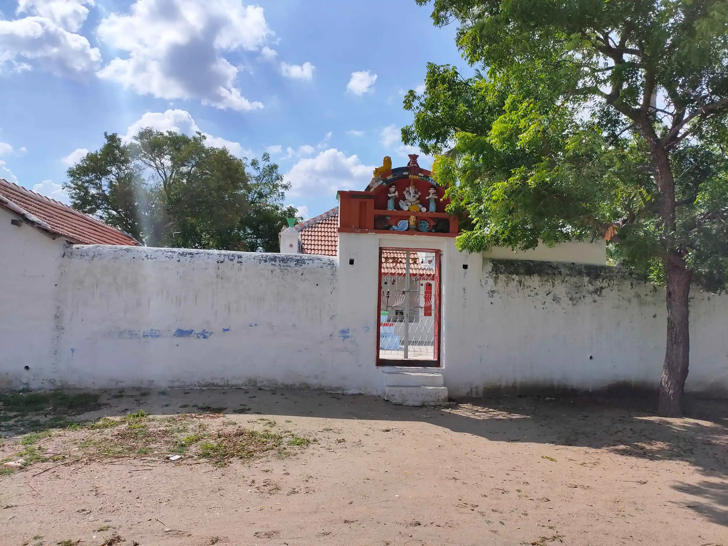 Arulmigu Dharmarajar Temple, V.Kallipalayam - 641664 அருள்மிகு தர்மராஜர் திருக்கோயில், V.Kallipalayam - 641664, Tiruppur - Ancient Temple Architecture and History Image 3