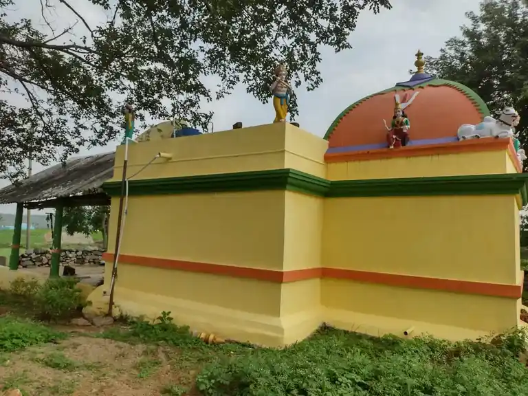 Arulmigu Dharmarajar Temple, Vedakattamaduvu - 636902 அருள்மிகு தர்மராஜர் திருக்கோயில், வேடகட்டமடுவு - 636902, Dharmapuri - Ancient Temple Architecture and History Image 2