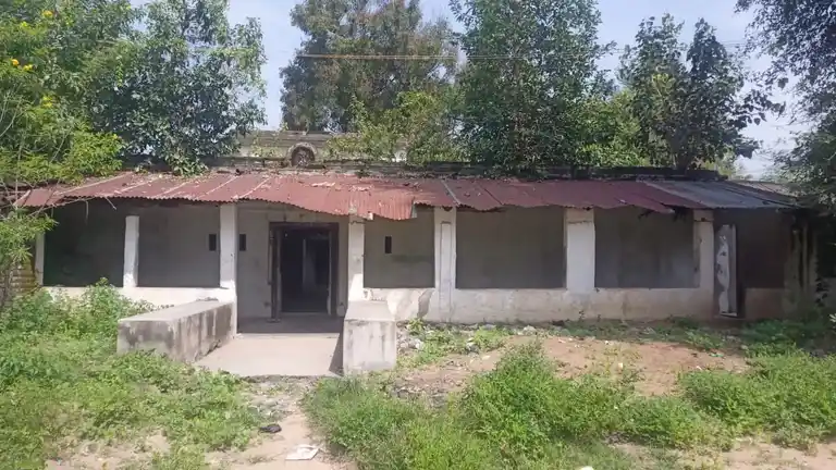 Arulmigu Dhatchinamoorthy Temple, Thakkolam - 631001 Temple