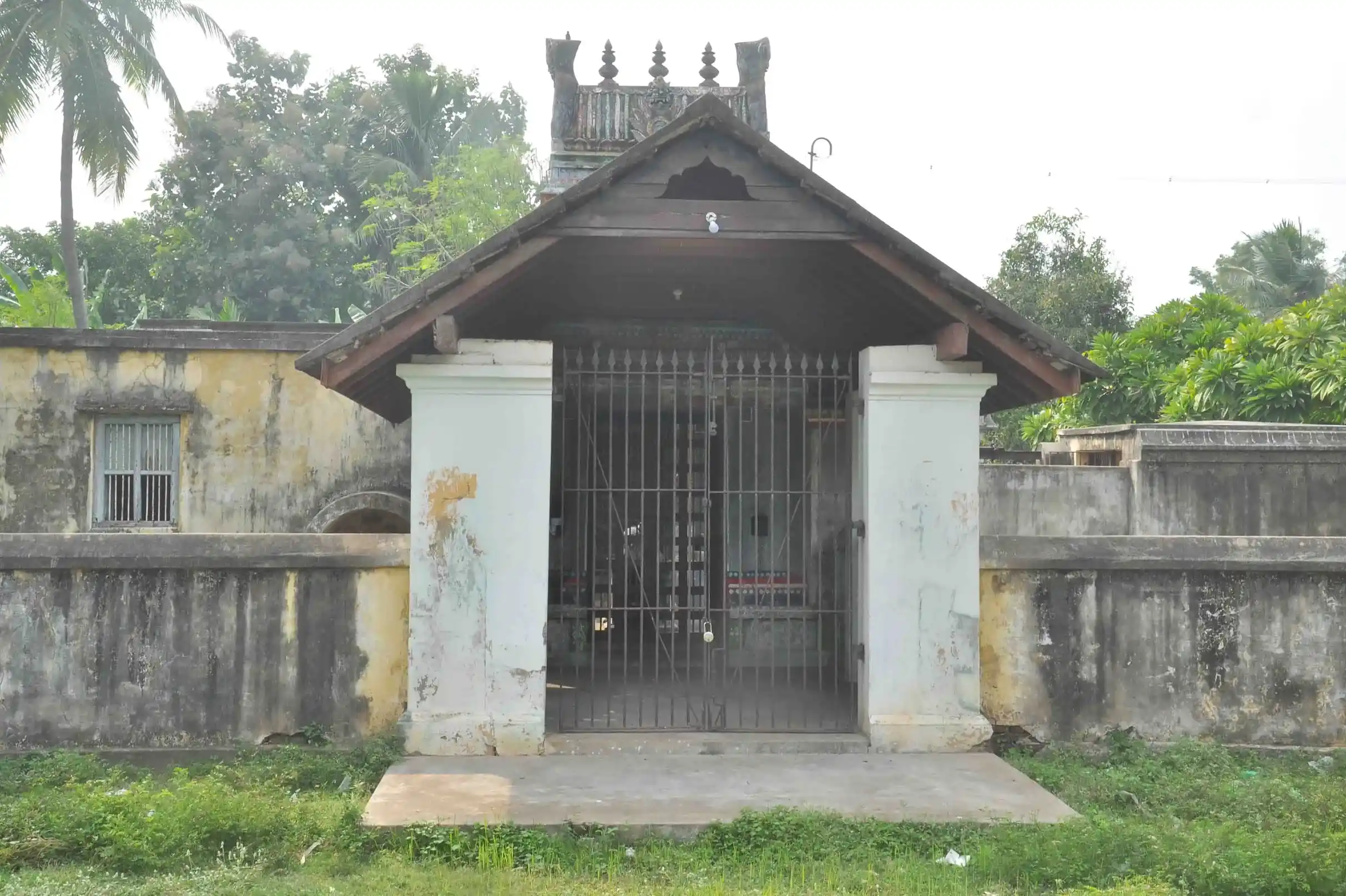Arulmigu Dhrowpathi Amman and Agneeswarar Temple, Perambur - 609402 Temple