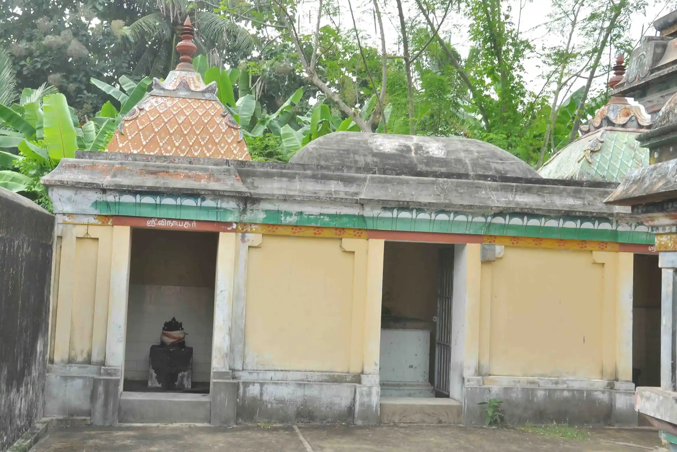 Arulmigu Dhrowpathi Amman and Agneeswarar Temple, Perambur - 609402 அருள்மிகு திரௌபதியம்மன் திருக்கோயில், பெரம்பூர், தரங்கம்பாடி வட்டம், பெரம்பூர் - 609402, Mayiladuthurai - Ancient Temple Architecture and History Image 7