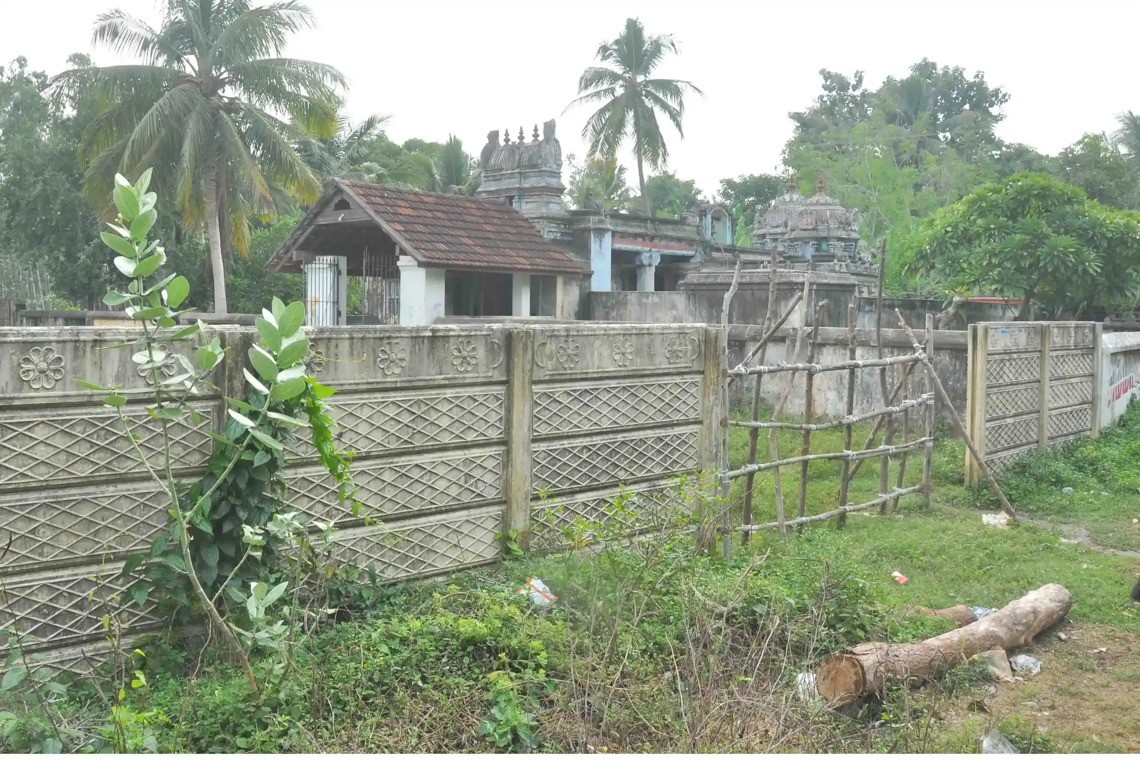 Arulmigu Dhrowpathi Amman and Agneeswarar Temple, Perambur - 609402 அருள்மிகு திரௌபதியம்மன் திருக்கோயில், பெரம்பூர், தரங்கம்பாடி வட்டம், பெரம்பூர் - 609402, Mayiladuthurai - Ancient Temple Architecture and History Image 11