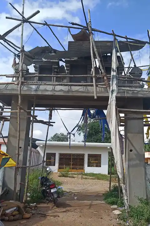 Arulmigu Drowpathi Amman Temple, Vettuvanam - 635809 அருள்மிகு திரௌபதியம்மன் திருக்கோயில், வெட்டுவானம் - 635809, Vellore - Ancient Temple Architecture and History Image 4