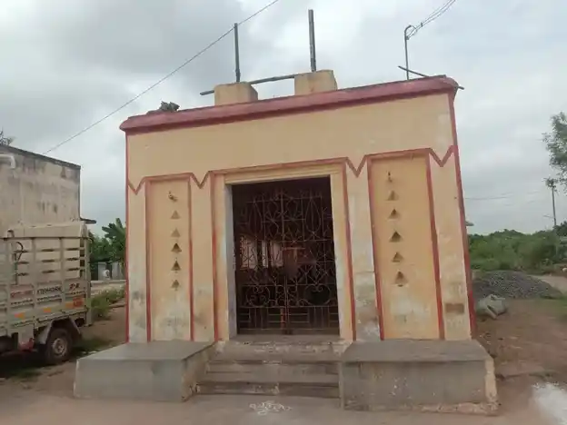 Arulmigu Drowpathiamman And Mariyamman Temple, Ramasamudaram - 604408 அருள்மிகு திரௌபதியம்மன் மாரியம்மன் திருக்கோயில், Ramasamudaram - 604408, Tiruvannamalai - Ancient Temple Architecture and History Image 4