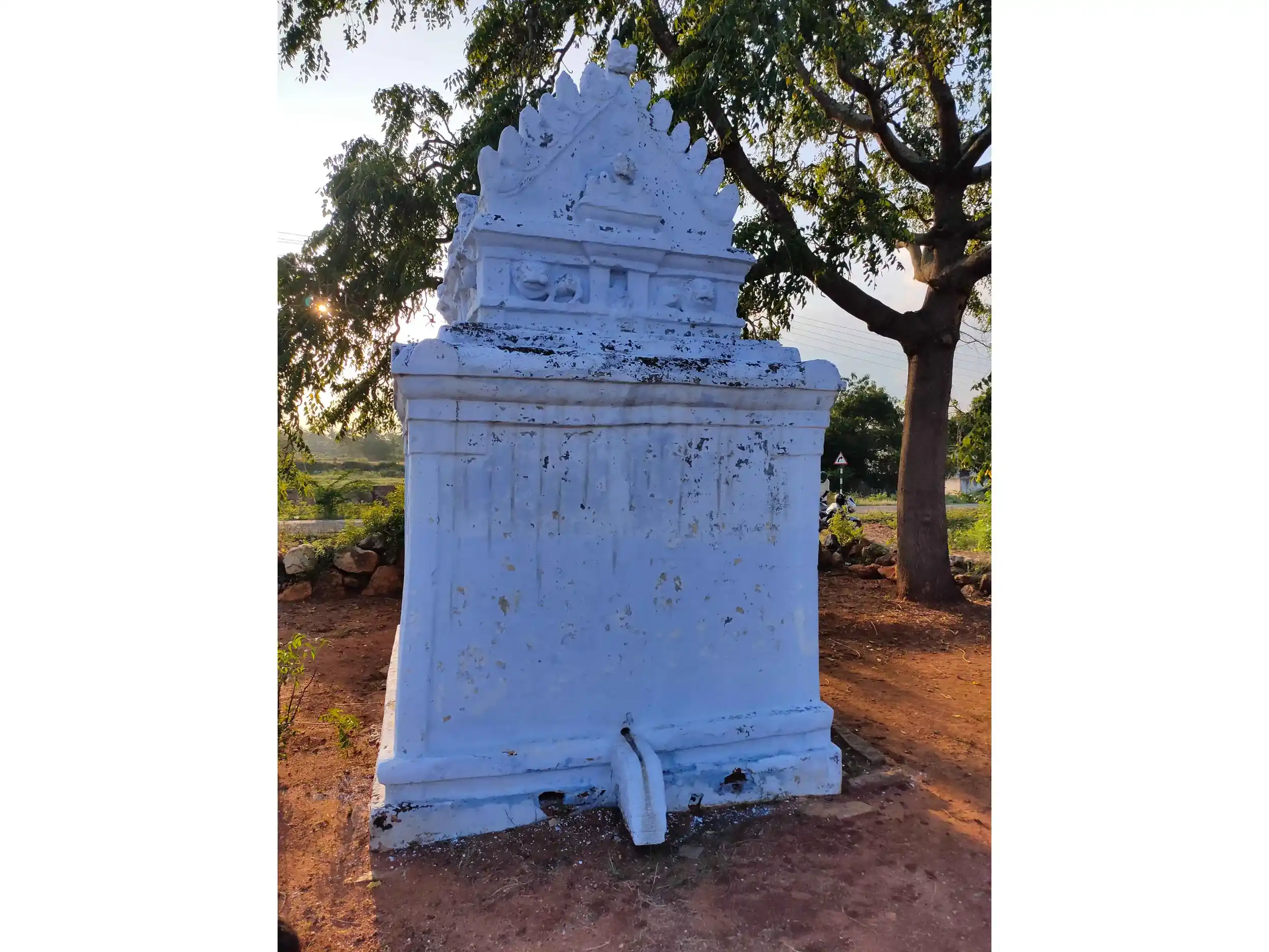 Arulmigu Duraiuramman Temple, Malaiyampalayam, Ganapathipalayam - 642122 அருள்மிகு துறையூரம்மன் திருக்கோயில், Malaiyampalayam, Ganapathipalayam - 642122, Tiruppur - Ancient Temple Architecture and History Image 3