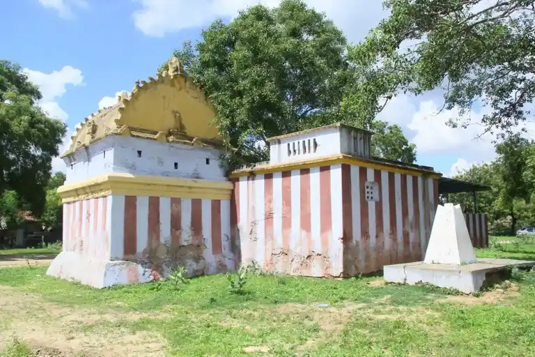 Arulmigu Durga Parameshwari Amman (A) Vadakkuva Selliamman Temple, Mukkani, - 628615 அருள்மிகு துர்க்கா பரமேஸ்வரி அம்மன் திருக்கோயில், Mukkani - 628615, Thoothukudi - Ancient Temple Architecture and History Image 4