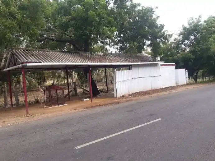 Arulmigu Earikaruppanasamy Temple, Mettupalayam - 638111 அருள்மிகு ஏரிக்கருப்பண்ணசாமி திருக்கோயில், Mettupalayam - 638111, Tiruppur - Ancient Temple Architecture and History Image 2