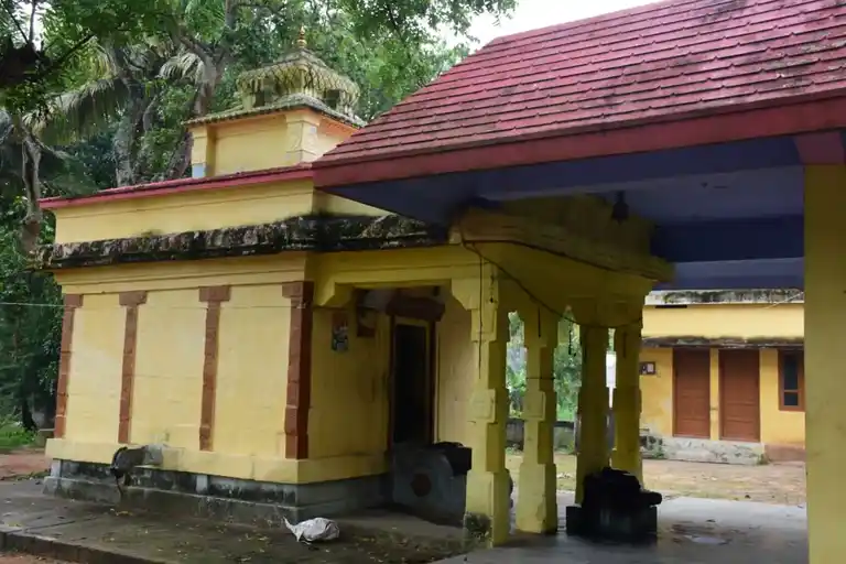 Arulmigu Easwarakala Thampuran Temple, Vempanoor, Aloor - 629801 Arulmigu Easwarakala Thampuran Temple, Vempanoor, Aloor - 629801, Kanyakumari - Ancient Temple Architecture and History Image 3