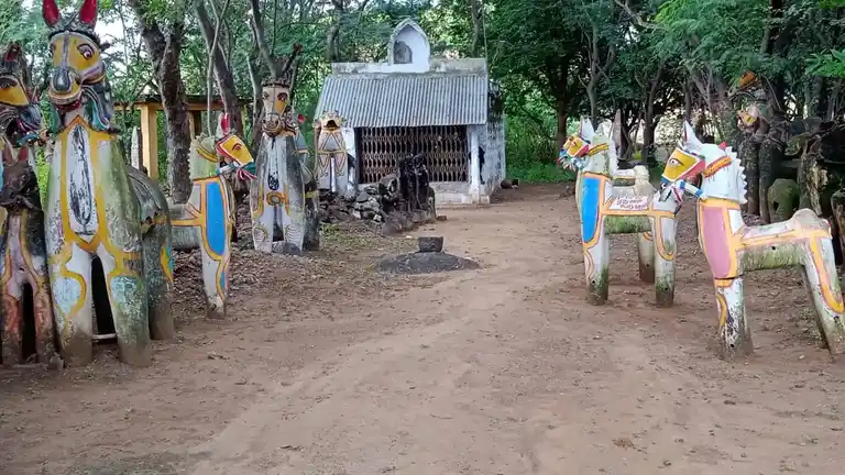 Arulmigu Edamalai Ayyanar Temple, Sokkampatti - 625103 அருள்மிகு இடமலைஅய்யனார் கோயில், சொக்கம்பட்டி - 625103, Madurai - Ancient Temple Architecture and History Image 2