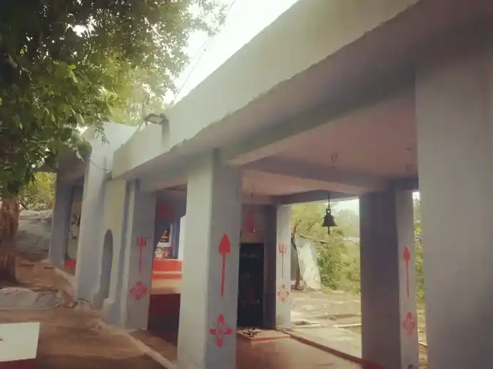 Arulmigu Edamalai Mahalingaswamy (Endra) Mayakarupanna Swamy Temple, Katta Kamanpatti - 624202 அருள்மிகு இடமலை மகாலிங்க சாமி மற்றும் மாயகருப்பணசாமி திருக்கோயில், Katta Kamanpatti, Katta Kamanpatti - 624202, Dindigul - Ancient Temple Architecture and History Image 3