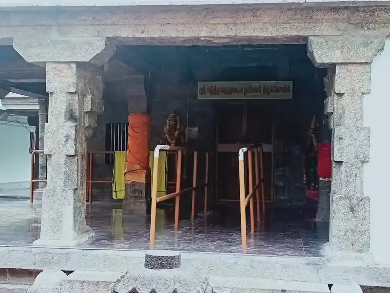 Arulmigu Eduthayudhamudaiya Nainar Temple, Panamthittai, Theroor - 629704