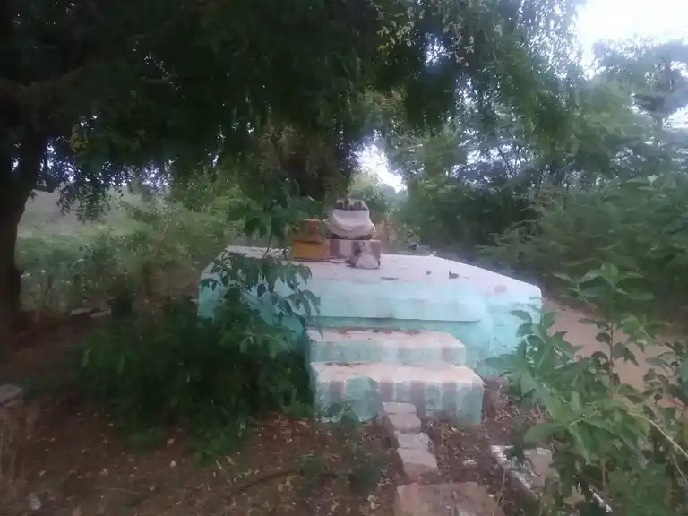 Arulmigu Eenapuram Ayyanar Temple, Paiyur - 630561 அருள்மிகு. ஏனாபுரம் அய்யனார் திருக்கோயில், Paiyur - 630561, Sivagangai - Ancient Temple Architecture and History Image 2