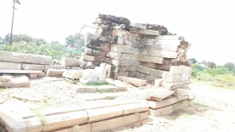 Arulmigu Eeswaran Temple, Amarapoondi - 624613 அருள்மிகு ஈஸ்வரன் திருக்கோயில், Amarapoondi - 624613, Dindigul - Ancient Temple Architecture and History Image 2