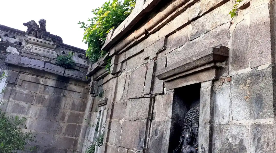 Arulmigu Ekambareswarar and Kanthappar Temple, Thammanur - 631605 அருள்மிகு ஏகாம்பரேஸ்வரர் மற்றும் கந்தப்பர் திருக்கோயில், தம்மனூர் - 631605, Kancheepuram - Ancient Temple Architecture and History Image 2