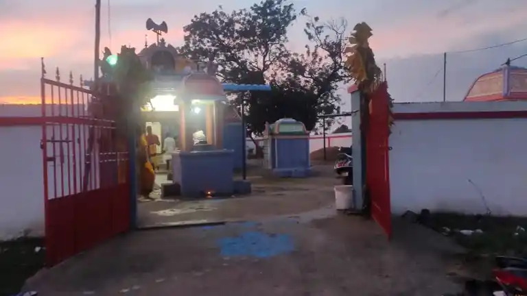 Arulmigu Ekambareswarar Temple, Akkarambakkam - 601007 அருள்மிகு ஏகாம்பரேஸ்வரர் திருக்கோயில், அக்கரம்பாக்கம் - 601007, Tiruvallur - Ancient Temple Architecture and History Image 7