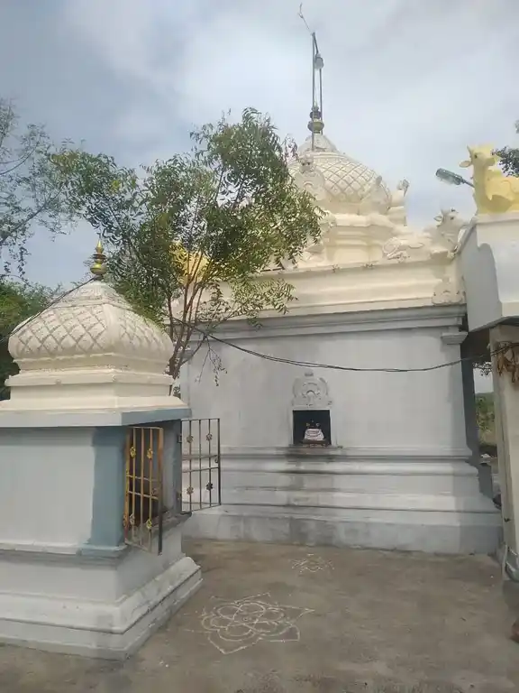 Arulmigu Ekambareswarar Temple, Karunakarampattu - 632301 அருள்மிகு ஏகாம்பரேஸ்வரர் திருக்கோயில், Karunakarampattu - 632301, Tiruvannamalai - Ancient Temple Architecture and History Image 2