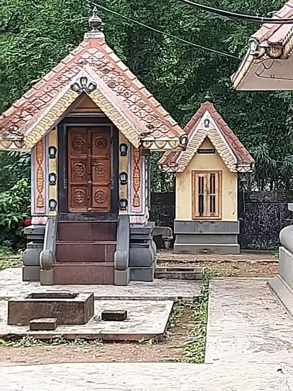 Arulmigu Elangam Bagavathiamman Temple, Keelkulam Pitakai - 629193 அருள்மிகு இலங்கம் பகவதி அம்மன் திருக்கோயில், Keelkulam Pitakai - 629193, Kanyakumari - Ancient Temple Architecture and History Image 3