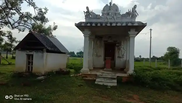 Arulmigu Ellai Thurantha Ayynanaar Temple, Sirukanaperi - 630561