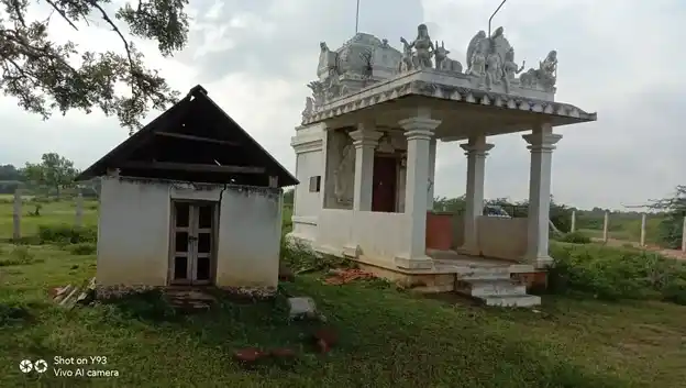 Arulmigu Ellai Thurantha Ayynanaar Temple, Sirukanaperi - 630561 அருள்மிகு. எல்லை துறந்த அய்யனார் திருக்கோயில், Sirukanaperi - 630561, Sivagangai - Ancient Temple Architecture and History Image 3