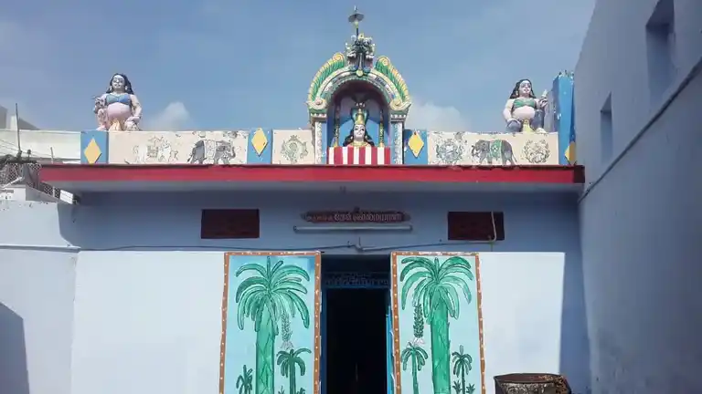 Arulmigu Ellamman Temple, Kanmai Karai, Ondipulinaickanoor - 626119 அருள்மிகு எல்லம்மன் திருக்கோயில், கண்மாய்க்கரை, ஒண்டிப்புலிநாயக்கனுர் - 626119, Virudhunagar - Ancient Temple Architecture and History Image 2
