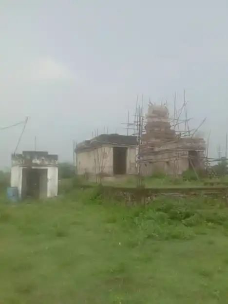 Arulmigu Elumunieswarar Temple, Near Railway Track, Periyakavanam - 601204 Arulmigu Elumunieswarar Temple, Near Railway Track, Periyakavanam - 601204, Tiruvallur - Ancient Temple Architecture and History Image 4