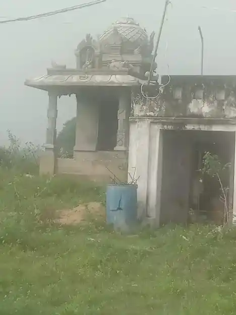 Arulmigu Elumunieswarar Temple, Near Railway Track, Periyakavanam - 601204 Arulmigu Elumunieswarar Temple, Near Railway Track, Periyakavanam - 601204, Tiruvallur - Ancient Temple Architecture and History Image 5