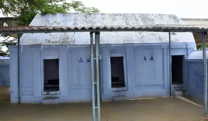 Arulmigu Elupaddaikalakariamman Temple, Manalur, Kannivadi - 639202