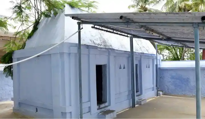 Arulmigu Elupaddaikalakariamman Temple, Manalur, Kannivadi - 639202 அருள்மிகு ஏழுபடைக்கலக்காரி திருக்கோயில், Manalur, Kannivadi - 639202, Tiruppur - Ancient Temple Architecture and History Image 2