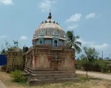 Arulmigu Enaiyalum Kannaperumal Temple, Kovilpathu, Kovilpathu - 609111 அருள்மிகு எனையாளும் கண்ணபெருமாள் திருக்கோயில், கோவில்பத்து - 609111, Nagapattinam - Ancient Temple Architecture and History Image 3