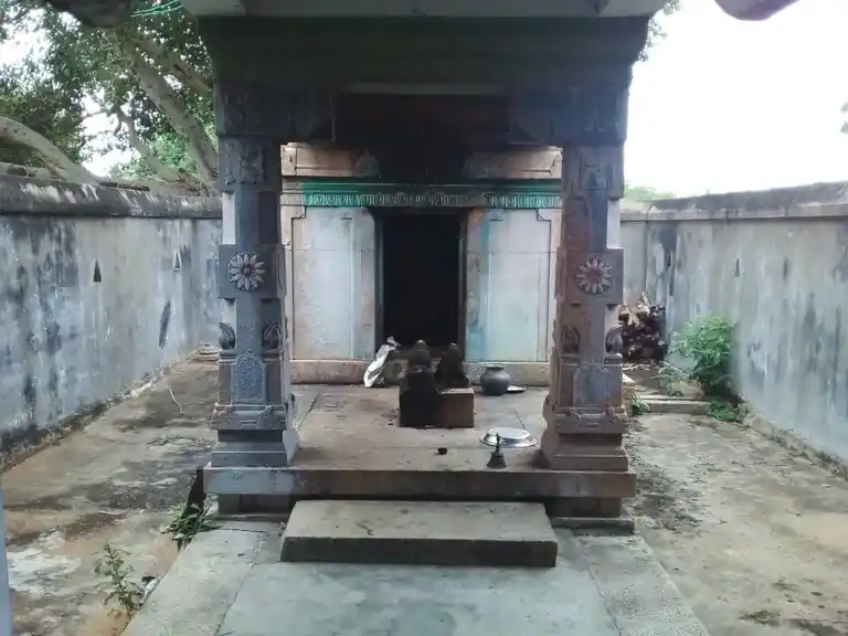 Arulmigu Enathikattu Ayyanar Temple, Thenur - 622401 அருள்மிகு ஏனாதி காட்டு அய்யனார் திருக்கோயில், Thenur - 622401, Pudukkottai - Ancient Temple Architecture and History Image 4
