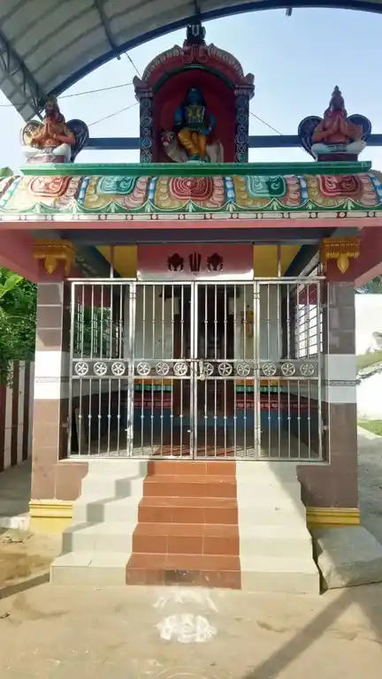 Arulmigu Endai Narayanasamy Temple, Near Main Road, Peddakalakattur - 631209 அருள்மிகு எந்தை நாராயணசுவாமி திருக்கோயில், Near Main Road, Peddakalakattur - 631209, Tiruvallur - Ancient Temple Architecture and History Image 2