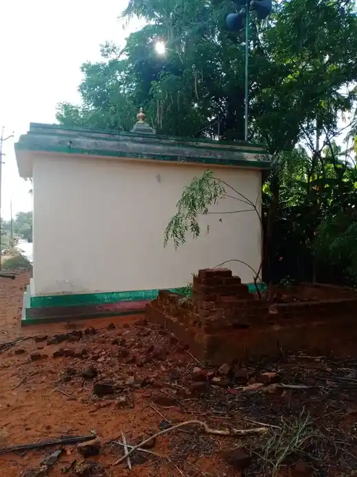 Arulmigu Enthu Vittu Samy Temple, Murugesapuram, Paramankuruchi - 628213 அருள்மிகு ஐந்து வீட்டு சாமி திருக்கோயில், Murugesapuram, Paramankuruchi - 628213, Thoothukudi - Ancient Temple Architecture and History Image 2