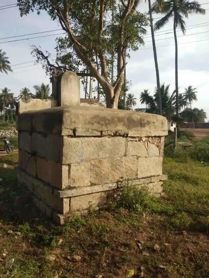 Arulmigu Eraneswarar Temple, Athimugam - 635105 அருள்மிகு இரண்யேஸ்வரர் திருக்கோயில், Athimugam - 635105, Krishnagiri - Ancient Temple Architecture and History Image 4