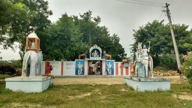 Arulmigu Erukkumanikkulam Pidaari Temple, Vettukkaadu - 622102 அருள்மிகு எருக்குமணிக்குளம் பிடாரி திருக்கோயில், Vettukkaadu - 622102, Pudukkottai - Ancient Temple Architecture and History Image 2