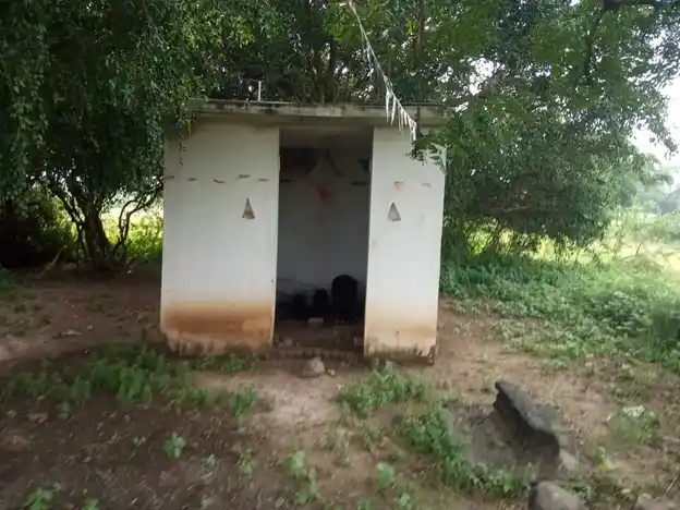 Arulmigu Erulappasamy Temple, Thrumanikkam - 625535 அருள்மிகு இருளப்பசாமி திருக்கோயில், Thrumanikkam - 625535, Madurai - Ancient Temple Architecture and History Image 4