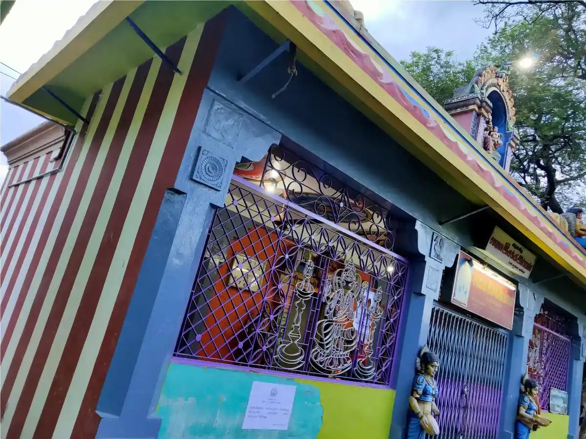 Arulmigu Esakkiamman Temple, Alwarkurichi, Alwarkurichi - 627412 அருள்மிகு இசக்கியம்மன் திருக்கோயில், ஆழ்வாா்குறிச்சி, ஆழ்வாா்குறிச்சி - 627412, Tenkasi - Ancient Temple Architecture and History Image 2