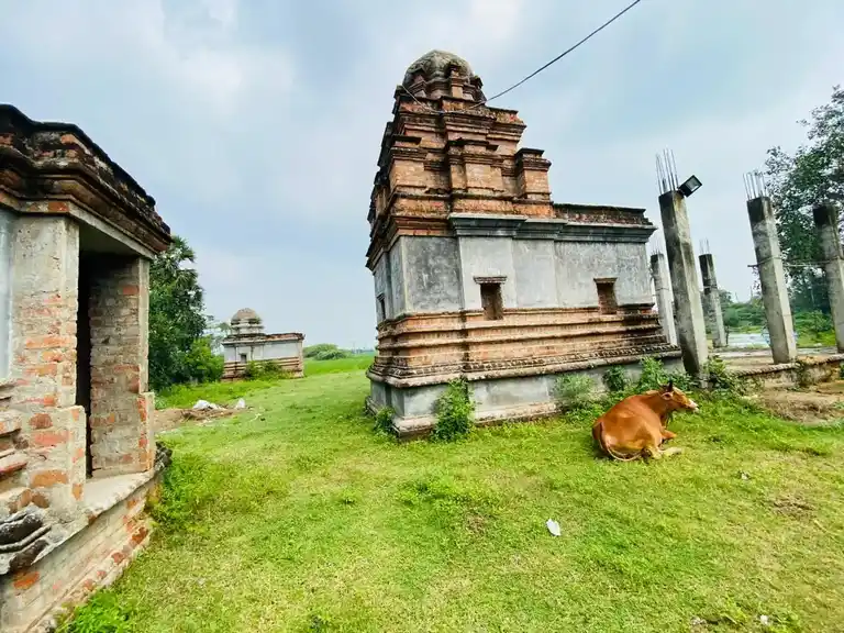 Arulmigu Eswaran Temple, End Of The Village, Perumbedu - 601204 அருள்மிகு ஈஸ்வரன் திருக்கோயில், End Of The Village, Perumbedu - 601204, Tiruvallur - Ancient Temple Architecture and History Image 3