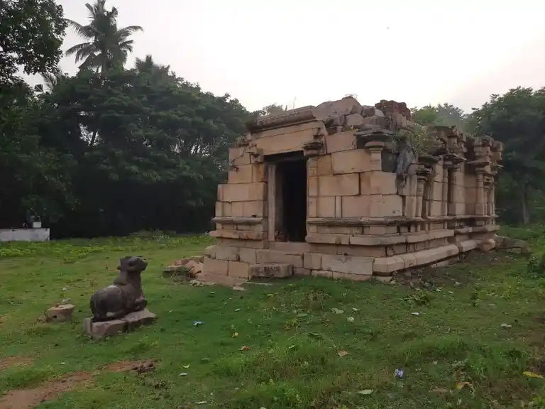 Arulmigu Eswaravaliyamman Temple, Enjoor - 621005 Arulmigu Eswaravaliyamman Temple, Enjoor - 621005, Thiruchirappalli - Ancient Temple Architecture and History Image 5