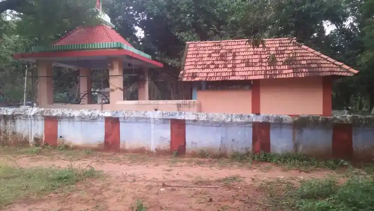 Arulmigu Eswari Bathrakaliamman Temple, Esanthangu, Neendakarai B - 629502 அருள்மிகு ஈஸ்வரி பத்திரகாளியம்மன் திருக்கோயில், Esanthangu, Neendakarai B - 629502, Kanyakumari - Ancient Temple Architecture and History Image 3