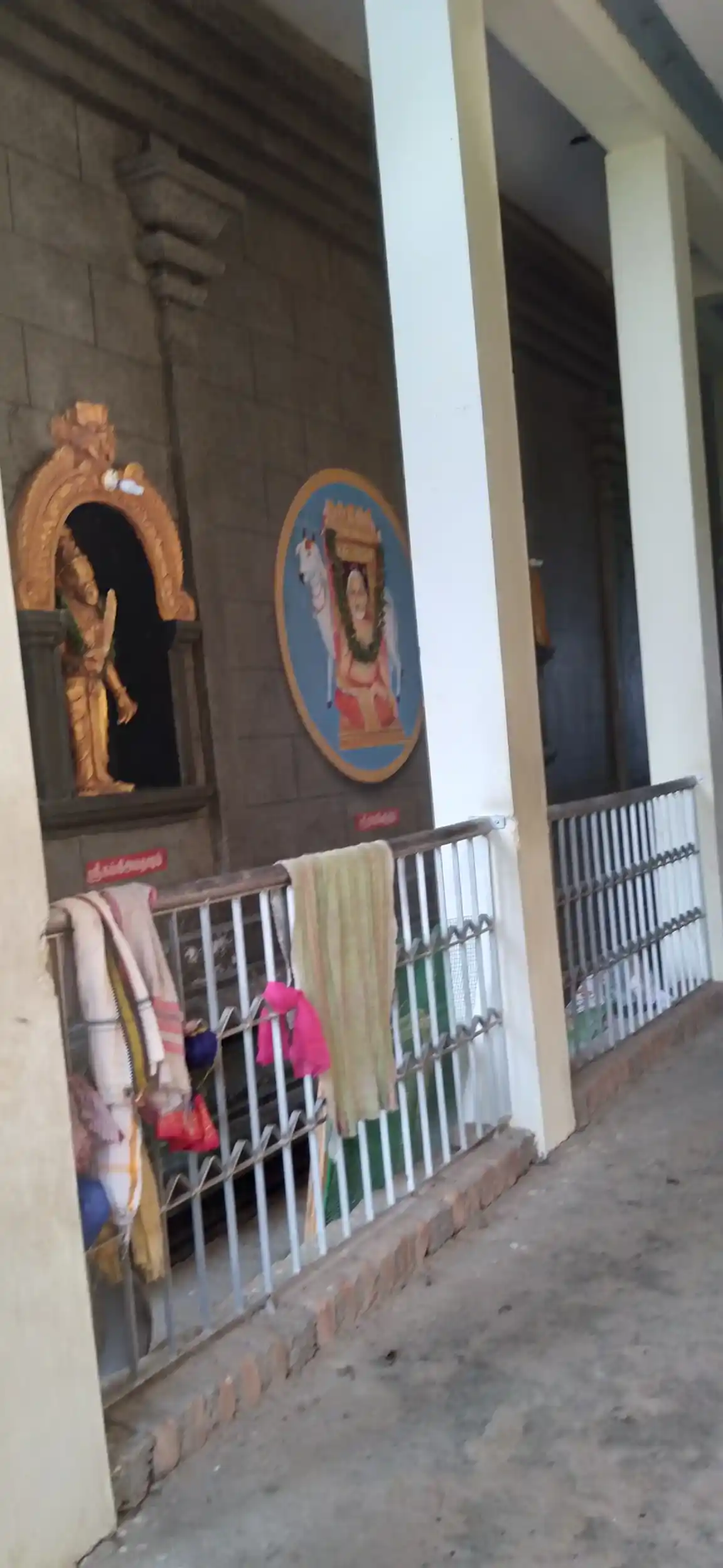 Arulmigu Etezhuthu Perumal Temple, Arugankulam, Arugankulam - 627357 அருள்மிகு எட்டெழுத்தப் பெருமாள் திருக்கோவில், அருகன்குளம், அருகன்குளம் - 627357, Tirunelveli - Ancient Temple Architecture and History Image 3