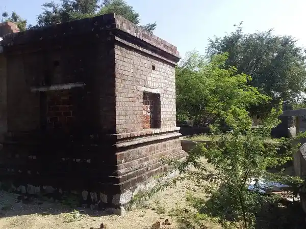 Arulmigu Eurulayiamman Temple, Thirvillanallur - 626607 அருள்மிகு இருளாயி அம்மன் திருக்கோயில், திருவளர்நல்லுர் - 626607, Virudhunagar - Ancient Temple Architecture and History Image 4