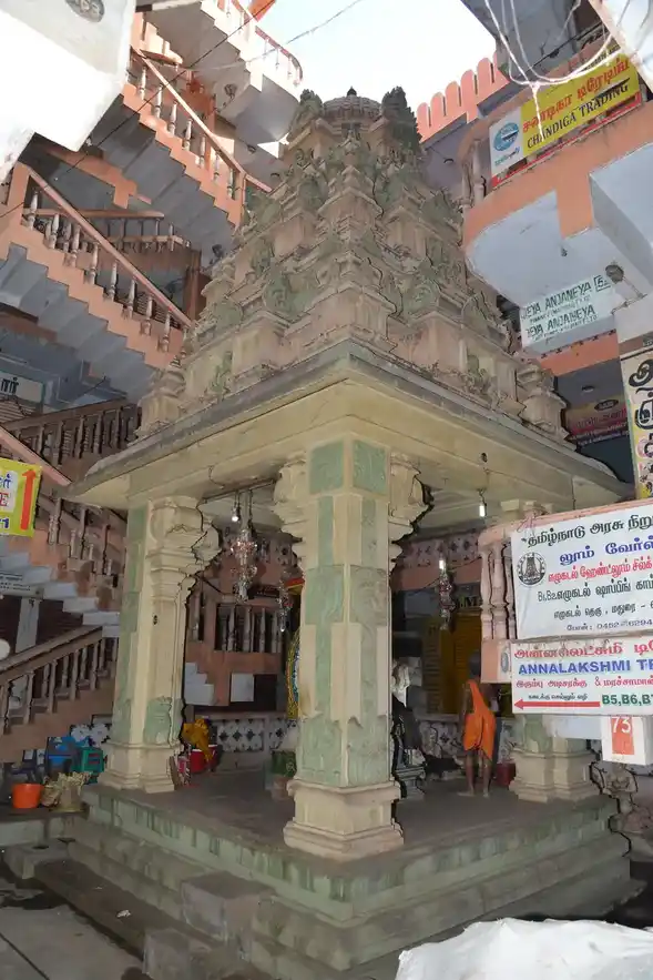 Arulmigu Ezhukadal Vinayakar Temple, Keela Avani Moola Veethi, Madurai - 625001
