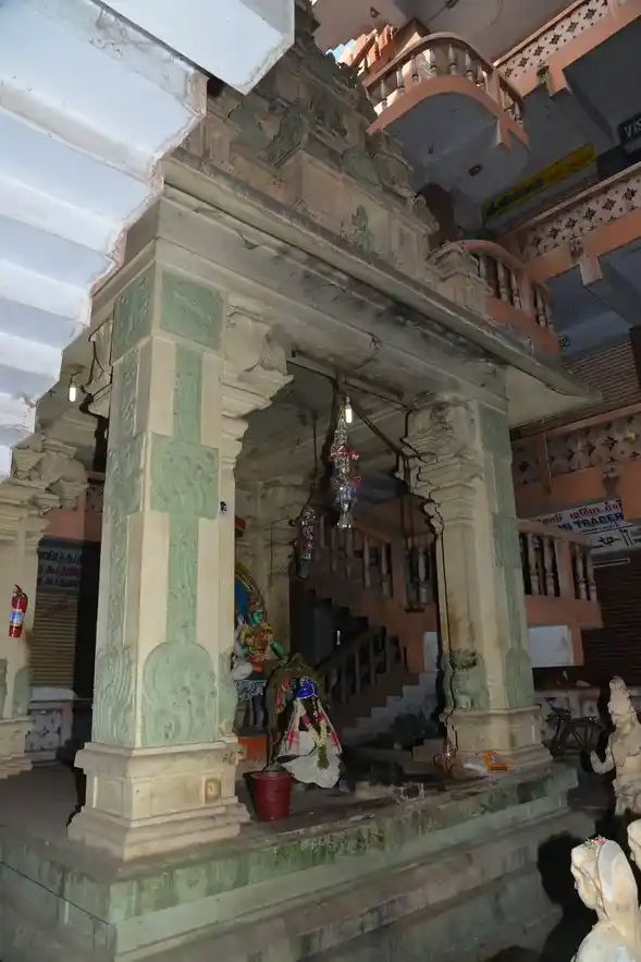 Arulmigu Ezhukadal Vinayakar Temple, Keela Avani Moola Veethi, Madurai - 625001 அருள்மிகு ஏழுகடல் விநாயகர் திருக்கோயில், கீழ ஆவணி மூல வீதி, மதுரை - 625001, Madurai - Ancient Temple Architecture and History Image 2