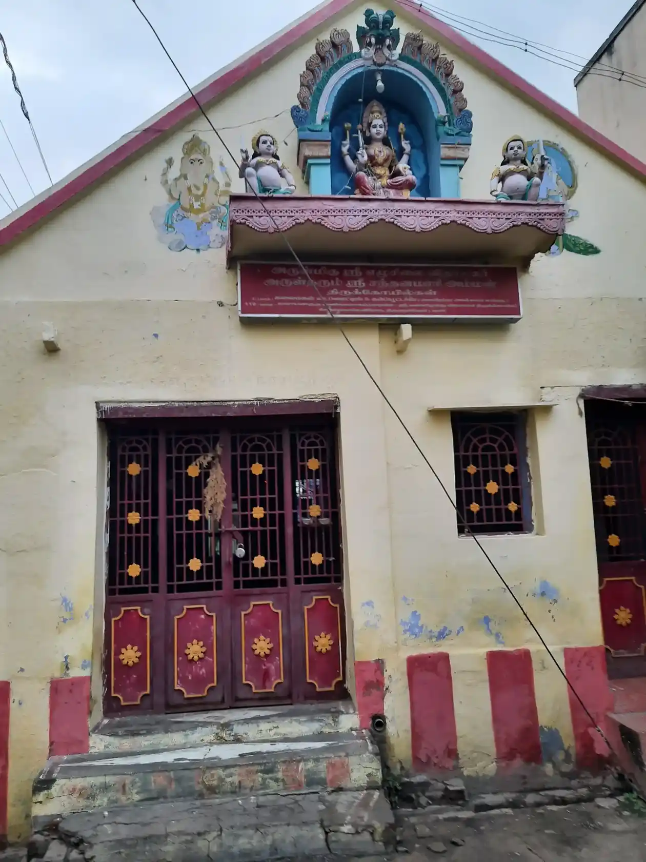 Arulmigu Ezhusilai Vinayagar And Santhanamariyamman Utchimahaliamman Temple, Tirunelveli - 627006