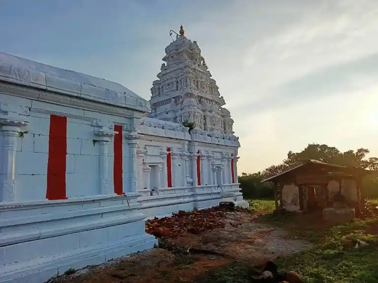 Arulmigu Gajagri Vengadesa Perumal Temple, Hill Top, Chinnathiupathi - 606201 அருள்மிகு சீனிவாச பெருமாள் என்கிற கெஜகிரி வெங்கடேசப்பெருமாள் திருக்கோயில், குன்றின் மேல், சின்னத்திருப்பதி - 606201, Kallakurichi - Ancient Temple Architecture and History Image 2