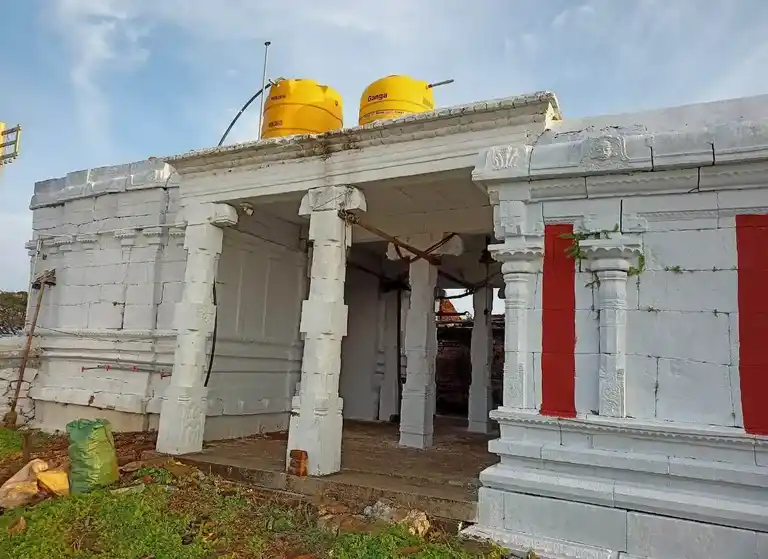 Arulmigu Gajagri Vengadesa Perumal Temple, Hill Top, Chinnathiupathi - 606201 அருள்மிகு சீனிவாச பெருமாள் என்கிற கெஜகிரி வெங்கடேசப்பெருமாள் திருக்கோயில், குன்றின் மேல், சின்னத்திருப்பதி - 606201, Kallakurichi - Ancient Temple Architecture and History Image 4