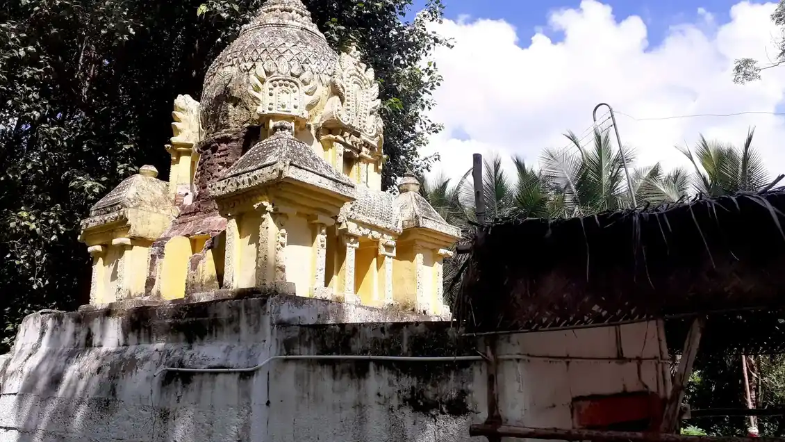 Arulmigu Gangaikondeeswarar And Varatharaja Perumal Temple, Villivalam - 631605 அருள்மிகு வரதராஜசுவாமி, ஆஞ்சநேய சுவாமி, பிடாரி கெங்கை கொண்டீஸ்வரர் திருக்கோயில், வில்லிவலம் - 631605, Kancheepuram - Ancient Temple Architecture and History Image 4