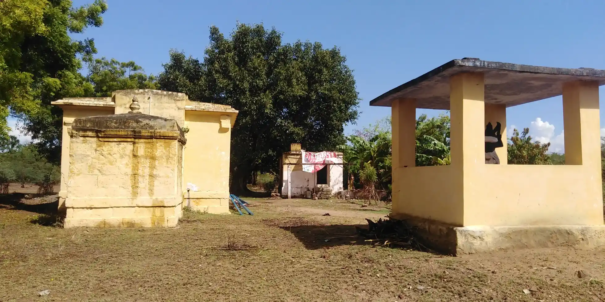 Arulmigu Gangaparameswariamman Temple, Keezhakallur - 627010 அருள்மிகு கங்கா பரமேஸ்வரியம்மன் திருக்கோயில், பட்டன் கல்லுர், Keezhakallur - 627010, Tirunelveli - Ancient Temple Architecture and History Image 3