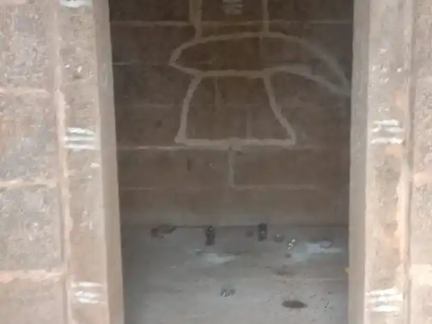 Arulmigu Ghana Veliappar And Eswar Temple, Ilavelangkal - 628401 அருள்மிகு ஞான வெள்ளையப்பர் மற்றும் ஈஸ்வரர் திருக்கோயில், Ilavelangkal - 628401, Thoothukudi - Ancient Temple Architecture and History Image 3