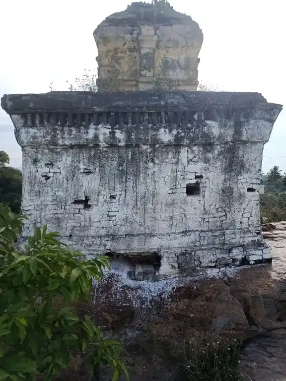 Arulmigu Gobinathaswamy Temple, Elumichanahalli - 636808 அருள்மிகு கோபிநாதசாமி திருக்கோயில், Elumichanahalli - 636808, Dharmapuri - Ancient Temple Architecture and History Image 2